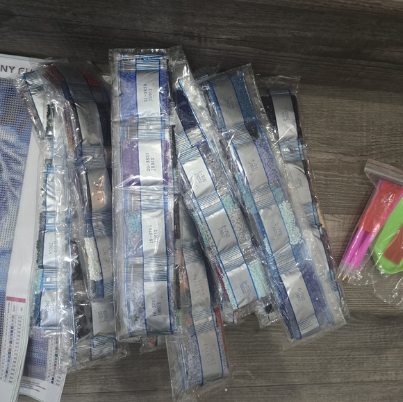 Large set of paint gem 12 pictures. 13 sets of bead pack and 2 sets of utensils - Picture 3 of 10